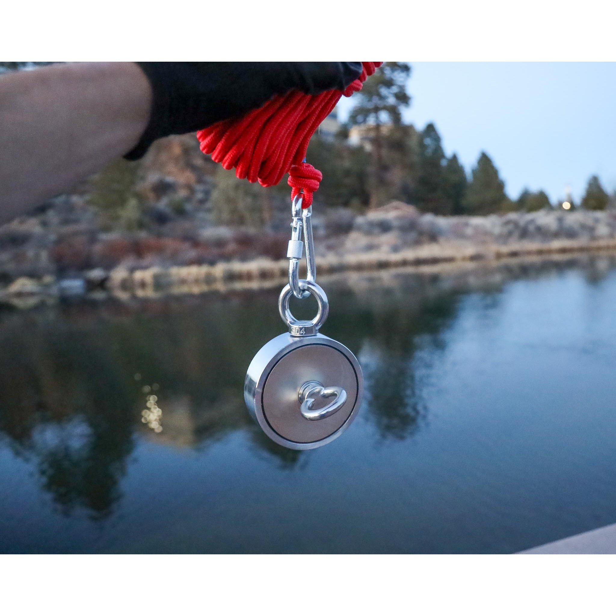 2,600 LBS 2-In-1 PULL FISHING MAGNET
